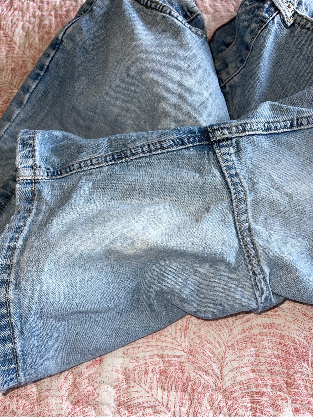 Tommy Hilfiger Light Wash Denim Shorts with Red Trim - Picture 7 of 7